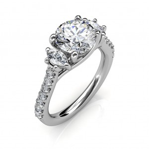 The Amia 3-stone Ring