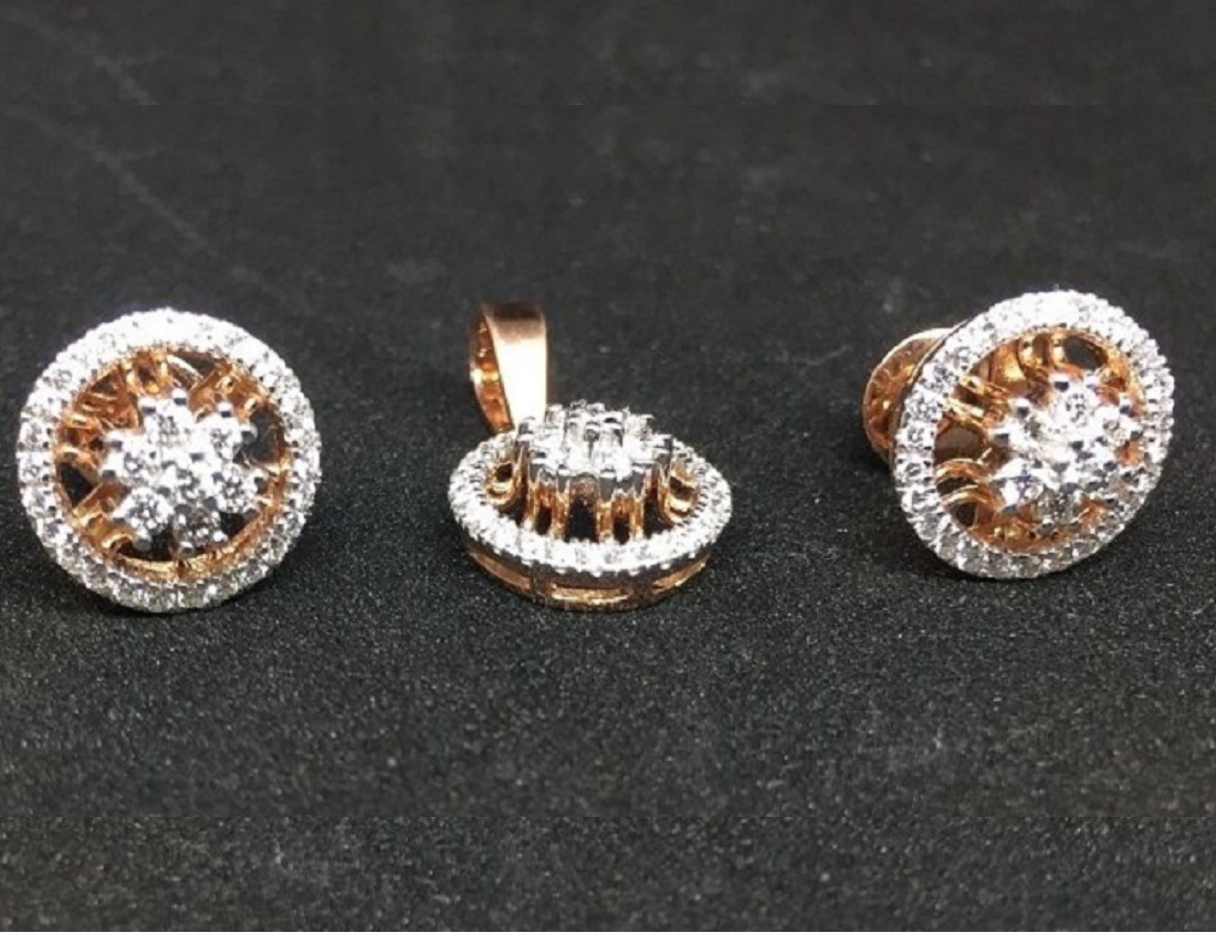 Round Diamond Pendant Set